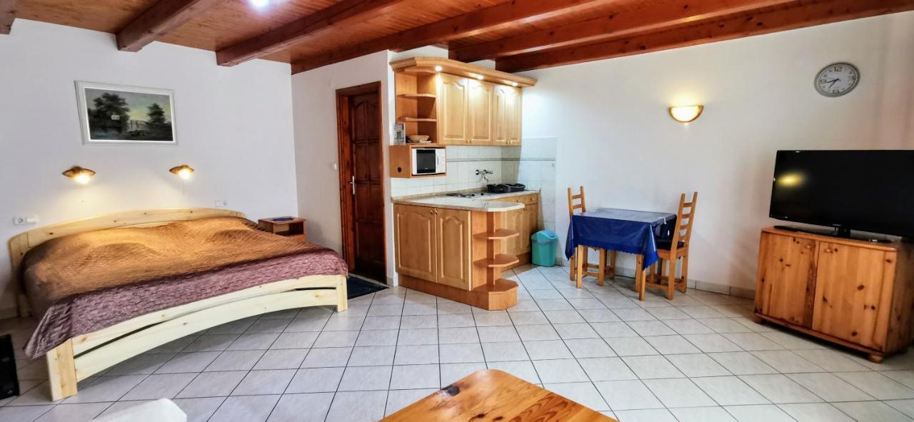Magyar Apartmanhazak I-Iii. Zalakaros Exterior photo