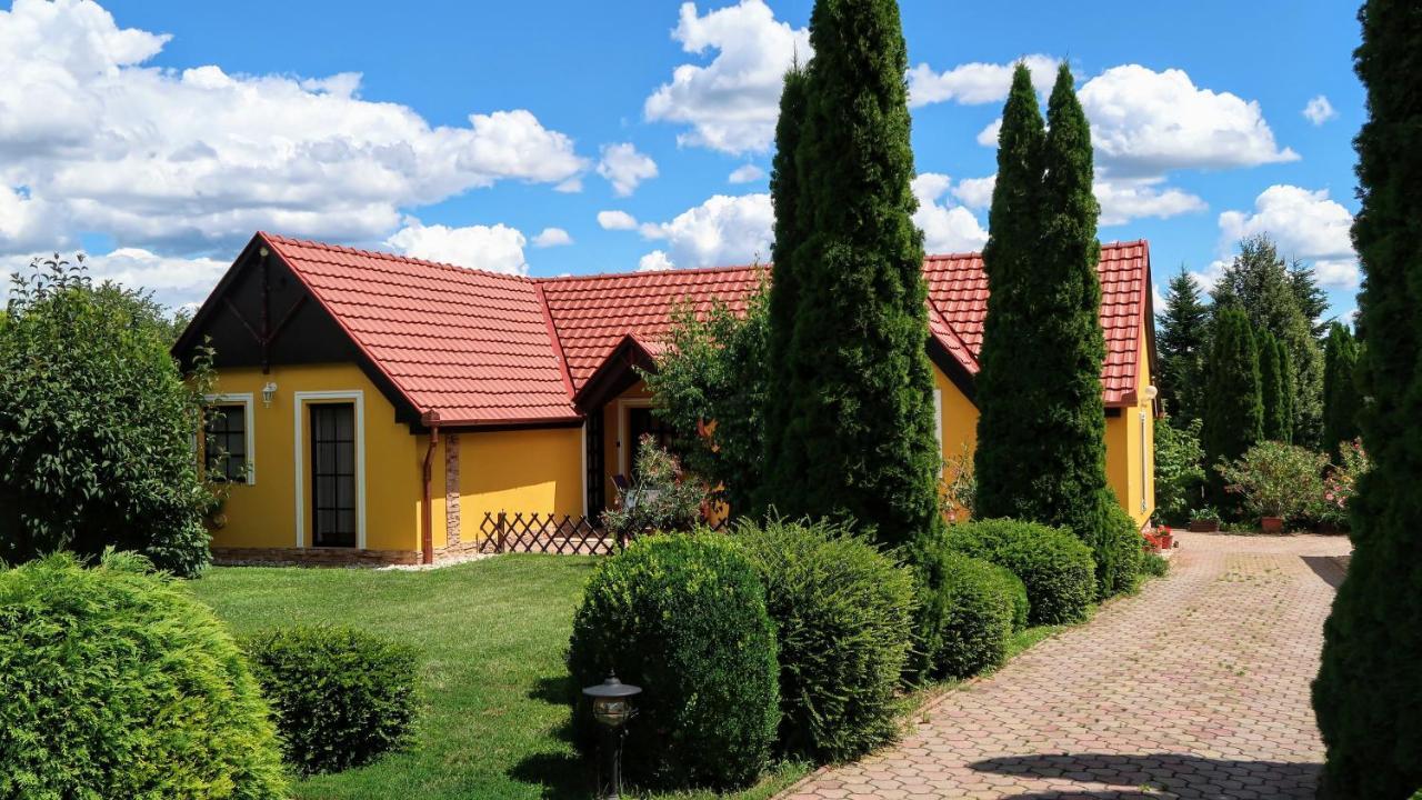 Magyar Apartmanhazak I-Iii. Zalakaros Exterior photo