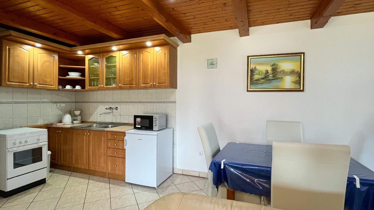 Magyar Apartmanhazak I-Iii. Zalakaros Exterior photo